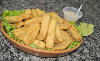 No Caldos & Cia, o peixe empanado é opção de aperitivo para o happy hour